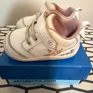 Stride Rite Early walker Soft Motion Kiki Shoe white and pink US size 4Wide